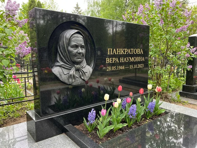 Памятник с барельефом — выполненная работа 26 в Перми