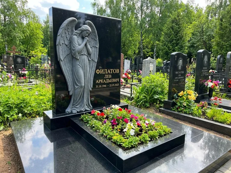 Памятник с барельефом — выполненная работа 31 в Перми