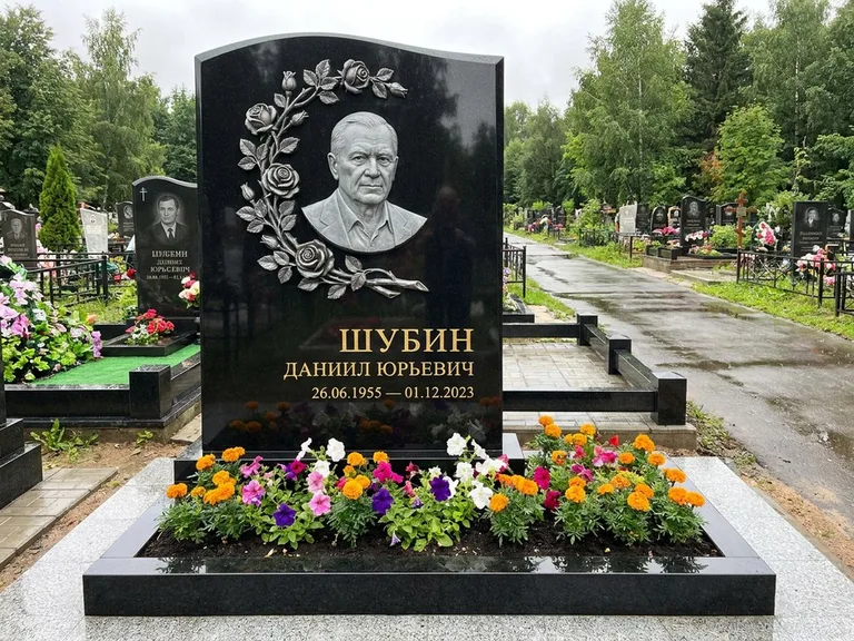 Памятник с барельефом — выполненная работа 34 в Перми