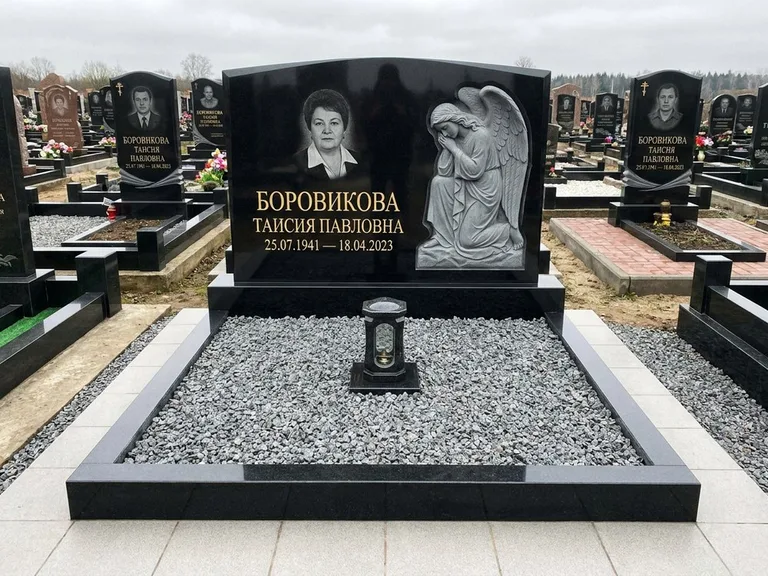 Памятник с барельефом — выполненная работа 38 в Перми