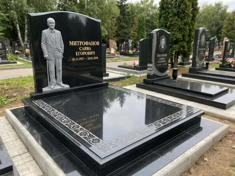 Памятник с барельефом — выполненная работа 48 в Перми