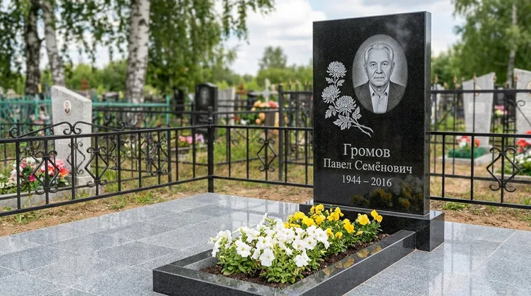 Памятник с гравировкой хризантем — выполненная работа «Громов» в Перми