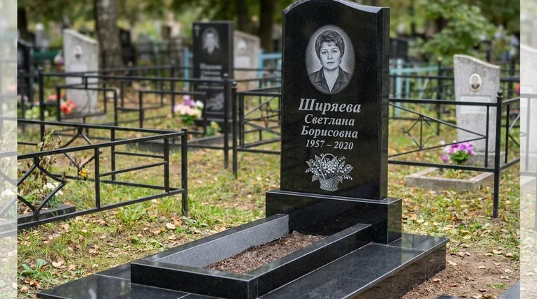 Памятник с гравировкой ландышей — выполненная работа «Ширяева» в Перми