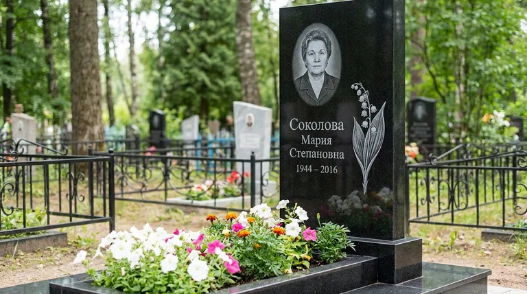 Памятник с гравировкой ландышей — выполненная работа «Соколова» в Перми