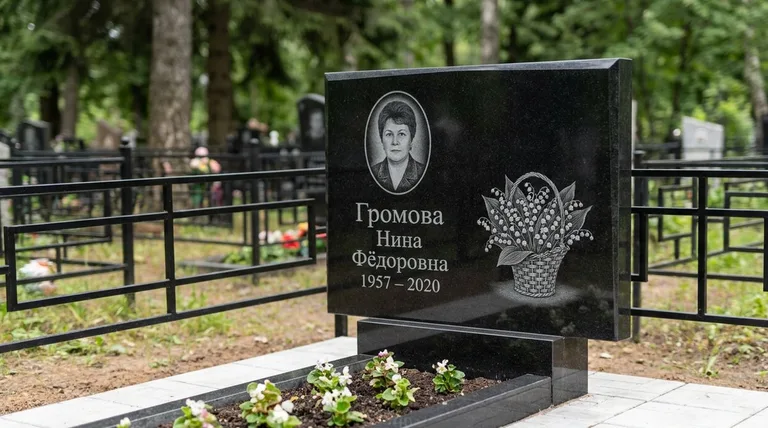 Памятник с гравировкой ландышей — выполненная работа «Громова» в Перми