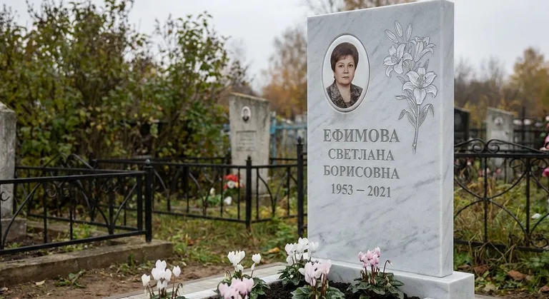 Памятник с гравировкой лилий — выполненная работа «Ефимова» в Перми