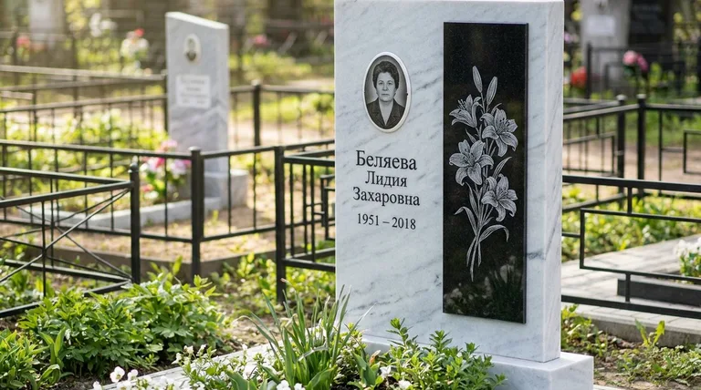 Памятник с гравировкой лилий — выполненная работа «Беляева» в Перми