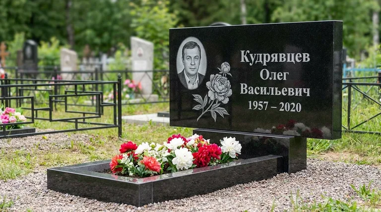 Памятник с гравировкой пионов — выполненная работа «Кудрявцев» в Перми