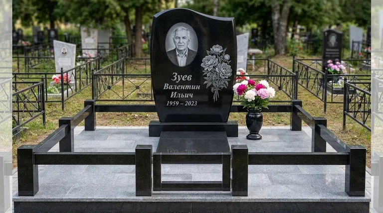 Памятник с гравировкой пионов — выполненная работа «Зуев» в Перми