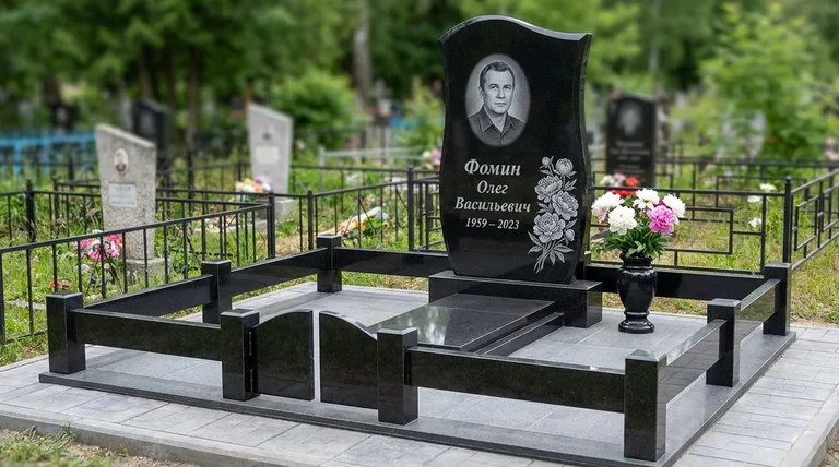 Памятник с гравировкой пионов — выполненная работа «Фомин» в Перми
