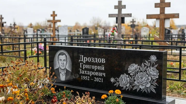 Памятник с гравировкой пионов — выполненная работа «Дроздов» в Перми