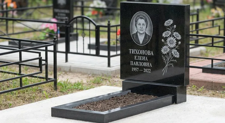 Памятник с гравировкой ромашек — выполненная работа «Тихонова» в Перми