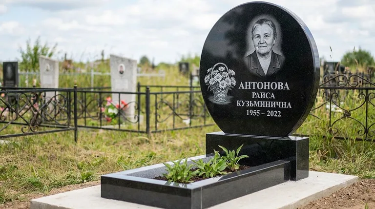 Памятник с гравировкой ромашек — выполненная работа «Антонова» в Перми