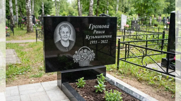 Памятник с гравировкой роз — выполненная работа «Громова» в Перми
