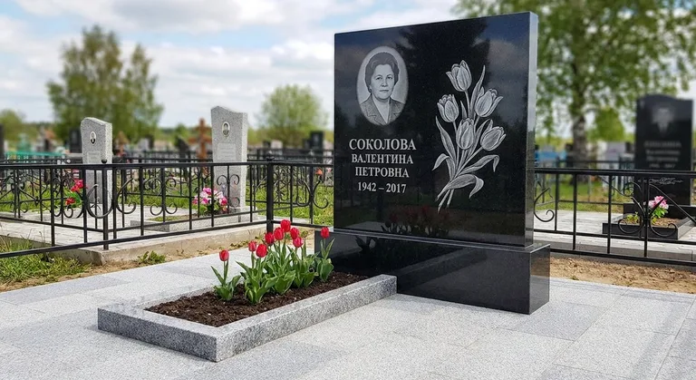 Памятник с гравировкой тюльпанов — выполненная работа «Соколова» в Перми