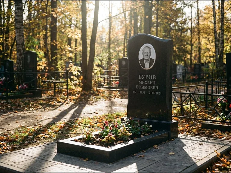 Овальный керамический портрет — установленная работа в Перми