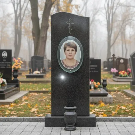 Овальный портрет на стекле 240×300 мм на памятнике в Перми