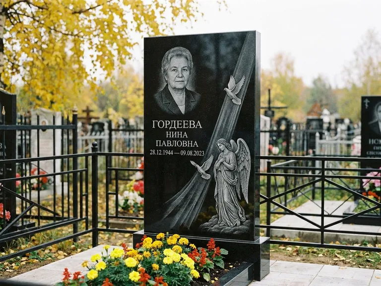 Памятник с гравировкой ангела — гравировка ангела с голубем по диагонали стелы, работа «Гордеева» в Перми