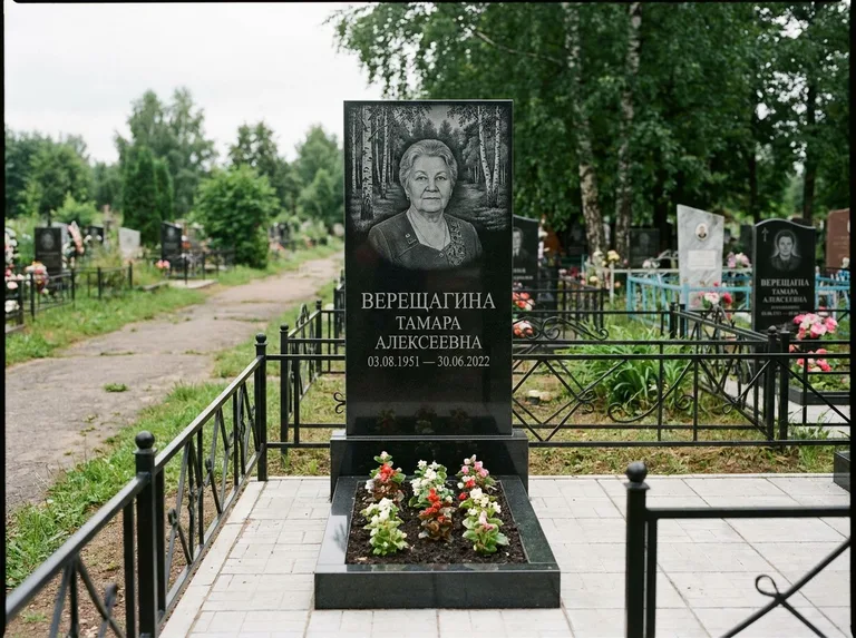 Памятник с гравировкой берёзы — гравировка берёзовой рощи в глубину, работа «Верещагина» в Перми