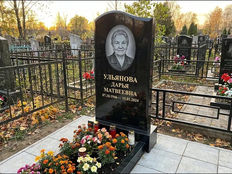 Гравировка портрета на чёрном граните — выполненная работа 12 в Перми
