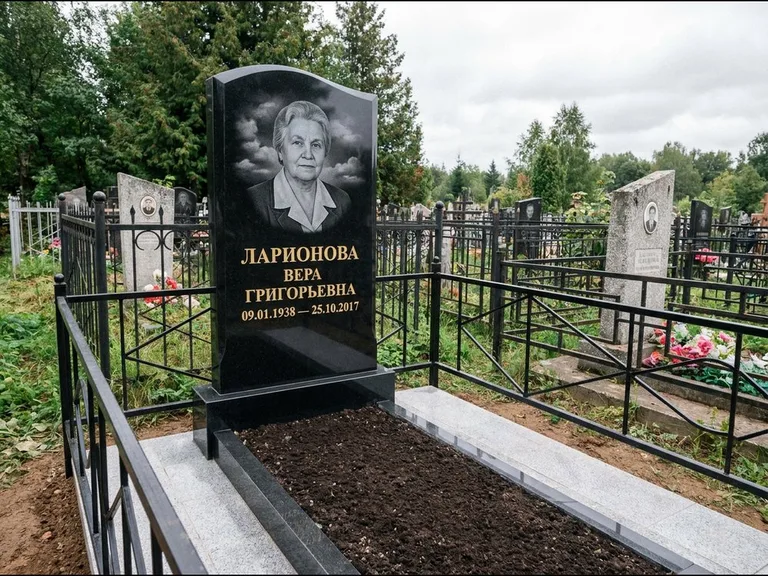Гравировка портрета на чёрном граните — выполненная работа 16 в Перми
