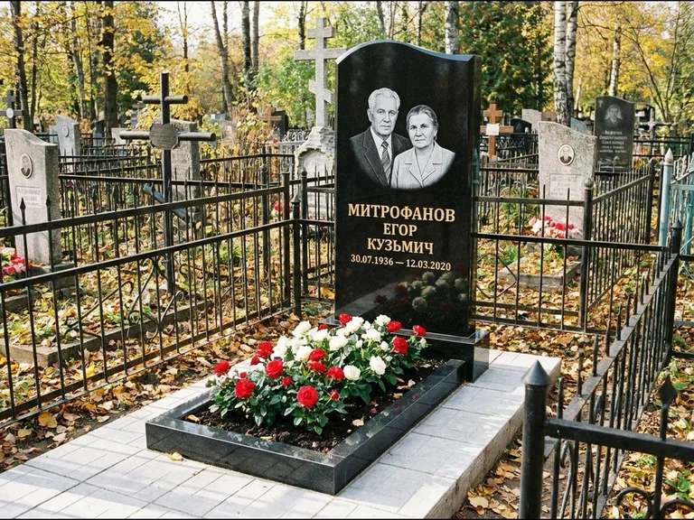 Гравировка портрета на чёрном граните — выполненная работа 17 в Перми