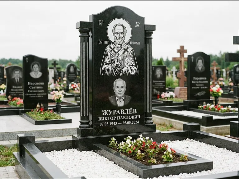 Памятник с гравировкой иконы — икона в резном киоте, работа «Верещагина» в Перми