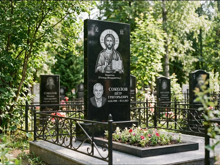 Памятник с гравировкой иконы — икона Спаса Вседержителя над именем усопшего, работа «Воронцова» в Перми