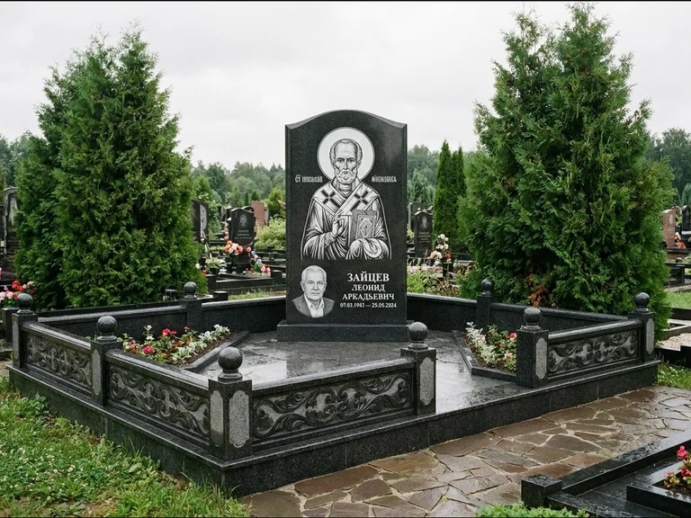 Памятник с гравировкой иконы: стела с гранитным столиком и скамьёй — Архангел Михаил на стеле, семейный участок с плиткой, работа «Верещагина» в Перми
