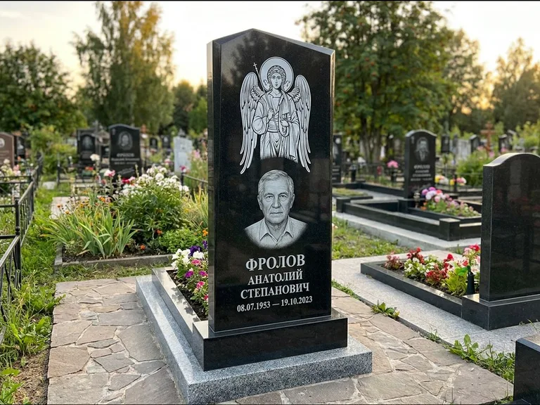 Памятник с гравировкой иконы — Владимирская икона Божией Матери с Младенцем, работа «Мельникова» в Перми