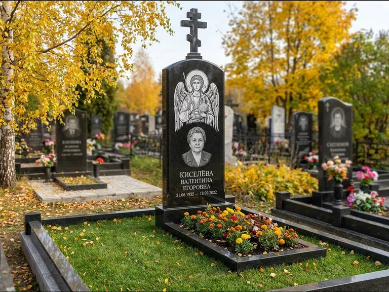 Памятник с гравировкой иконы — образ в полный рост на обороте стелы, работа «Гущин» в Перми