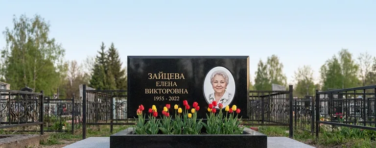 Памятник с художественной гравировкой, Памятники мастерской «Мастер Каменев» на кладбищах Перми