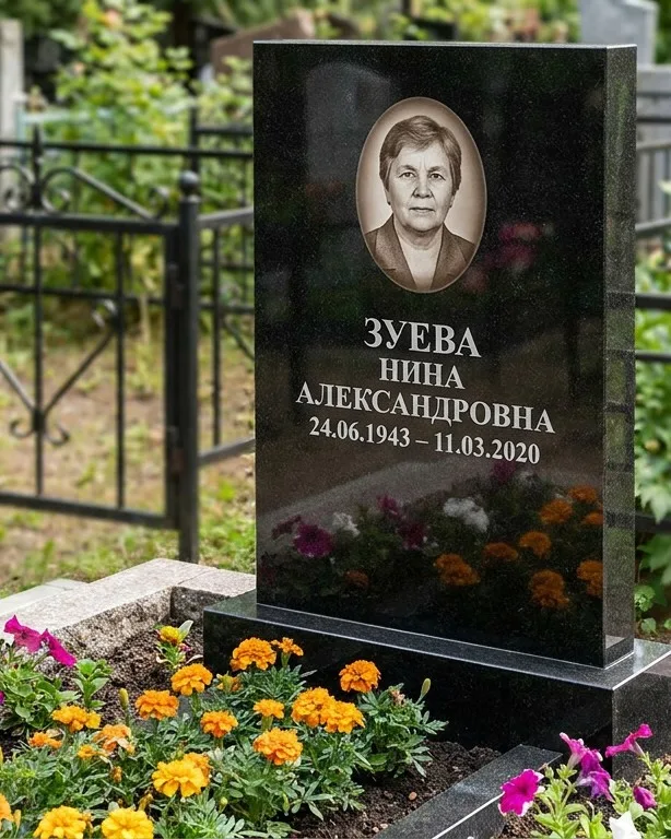 Горизонтальный чёрный гранитный памятник под ключ в Перми