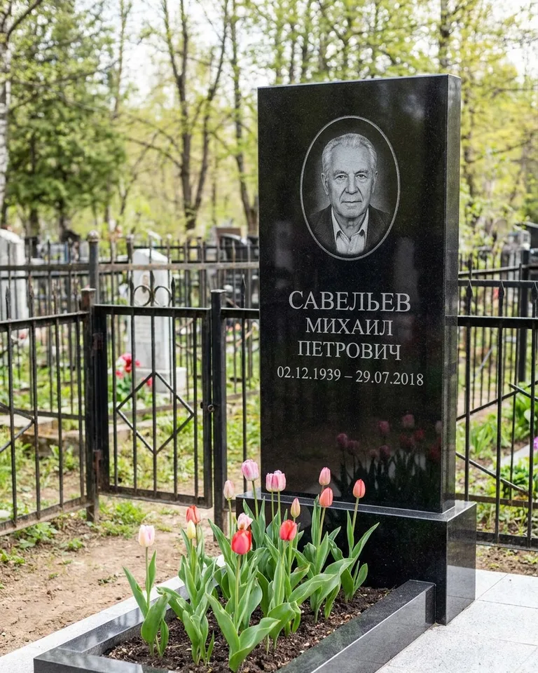 Горизонтальный памятник под ключ на гранитном основании в Перми