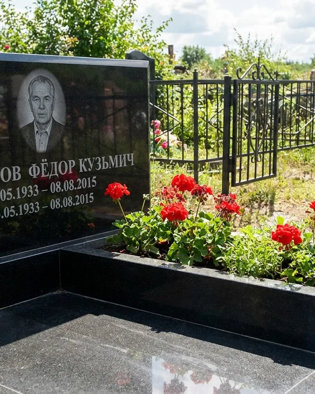 Двойной памятник под ключ с крестом в Перми