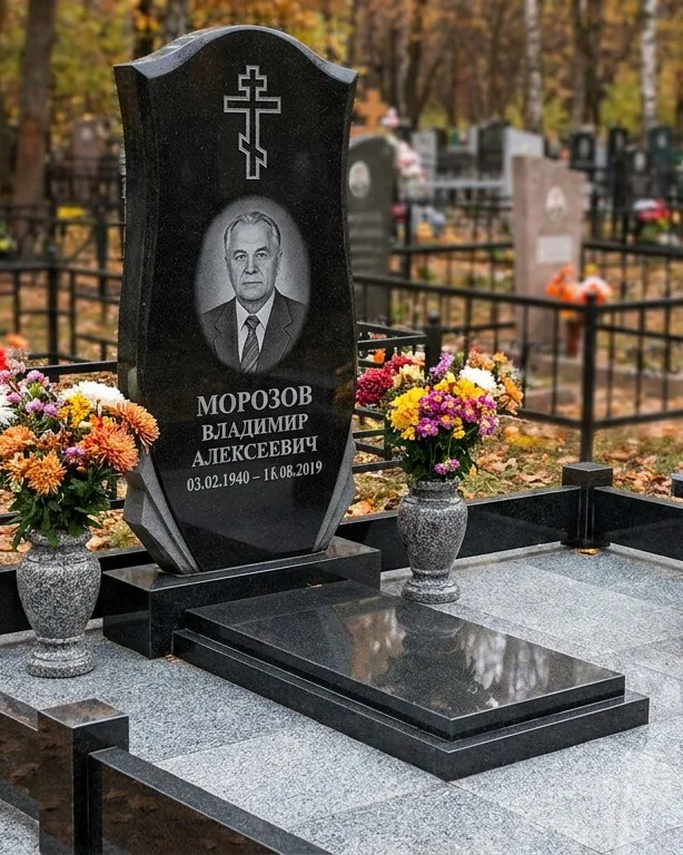 Памятник под ключ со скамьёй и мощением в Перми
