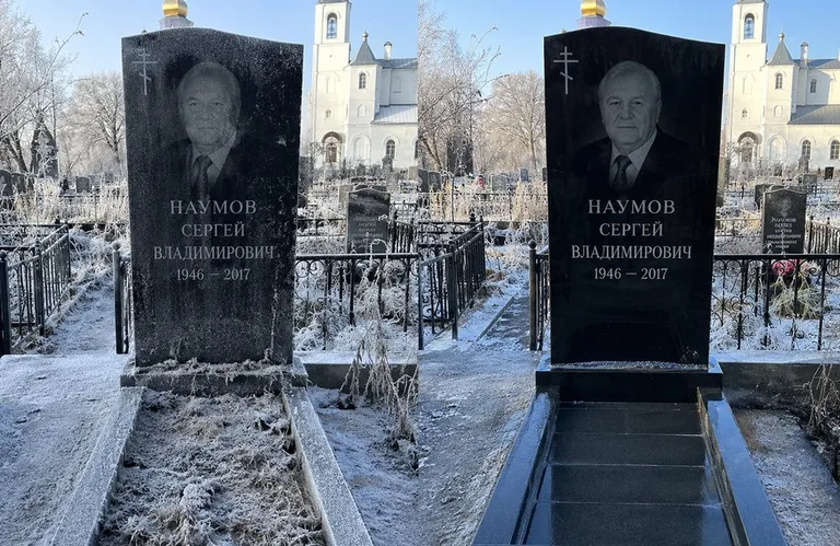 Диптих №18: могила с деревянным крестом и низкой оградкой — выполота трава в Перми