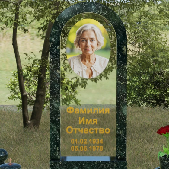 Гранитный памятник со стеклом вертикальный в Набережных Челнах, гранит Балтик грин