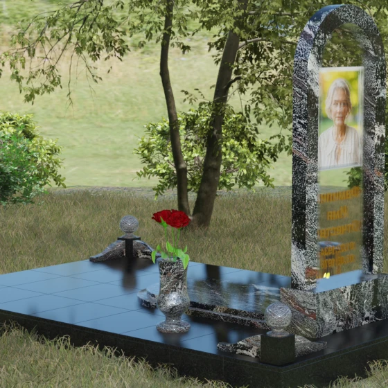 Гранитный памятник со стеклом вертикальный в Набережных Челнах, гранит амфиболит, вид 3
