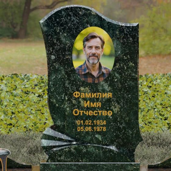 Вертикальный гранитный памятник в Перми, гранит Балтик грин