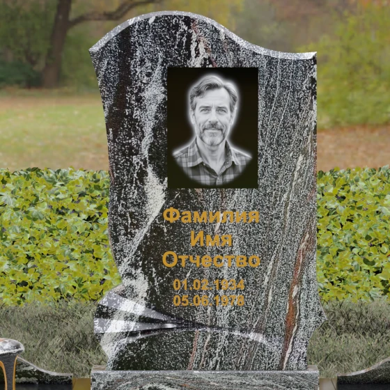 Вертикальный гранитный памятник в Перми, гранит амфиболит
