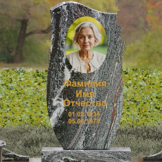 Вертикальный комбинированный памятник в Перми, гранит амфиболит