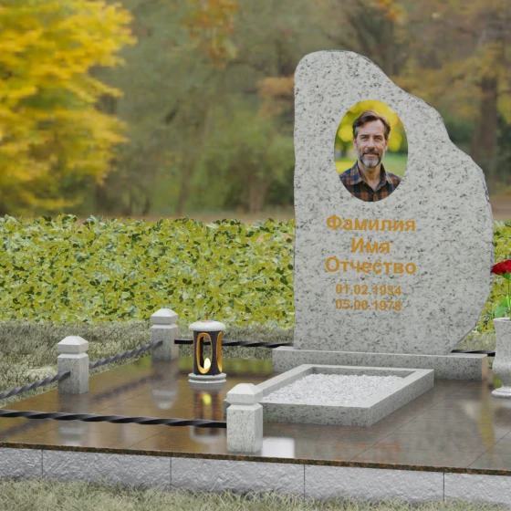 Гранитный памятник — скала с кованой оградой, гранит Мансуровский, вид 4, в Якутске