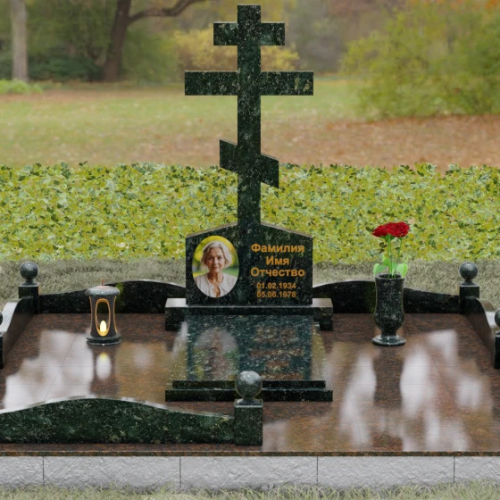 Вертикальный Гранитный памятник с крестом в Перми, гранит Балтик грин, вид 2