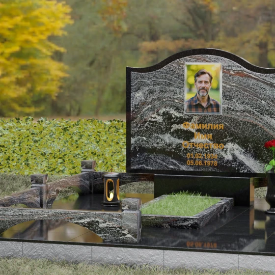 Комбинированный горизонтальный памятник в Перми, гранит амфиболит, вид 4
