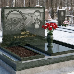 Гранитный памятник дальнобойщику с автопоездом