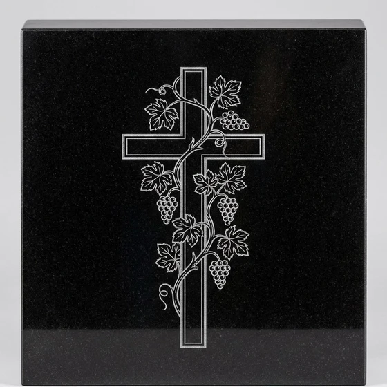 Крест в виноградной лозе — гравировка